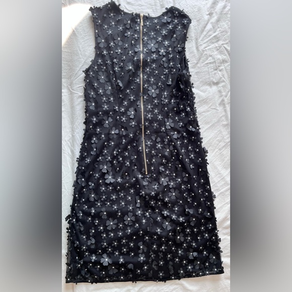 KARL LAGERFELD Paris Women’s Lace 3D Flower Appliques Sleeveless Shift Dress 🖤 - Picture 5 of 17
